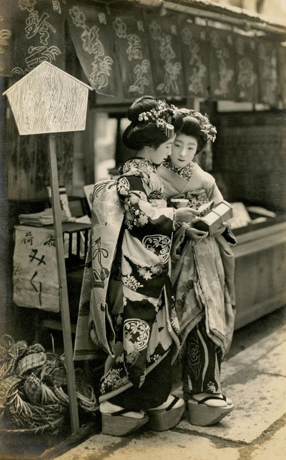Áo Kimono Truyền Thống Nhật Bản Qua Mọi Thời Đại